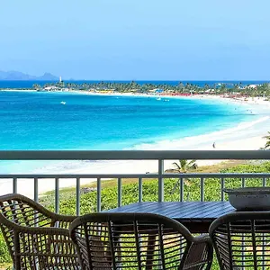 https://grand-studio-48m2-vue-dominante-sur-la-baie-orientale.comcaribbean.com